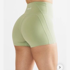 Alphalete pulse kinetic matcha shorts